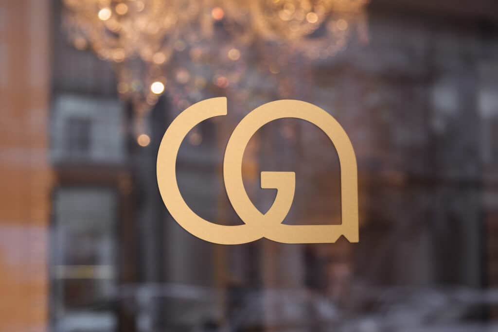 Gardermo Akademiet logosymbol på vindu