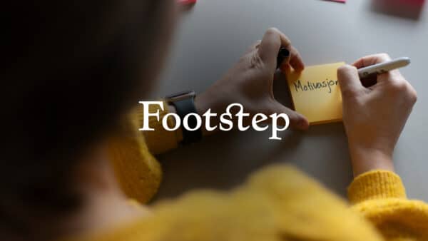 Footstep logo på foto