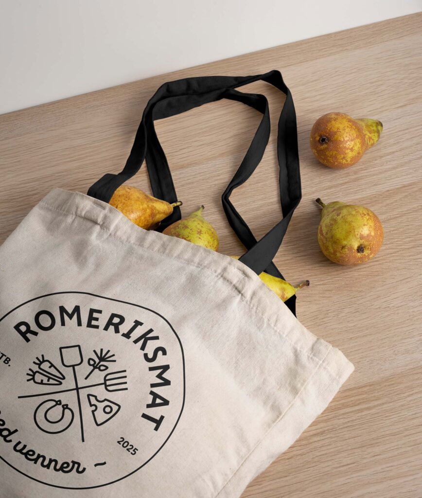 Logo og visuell identitet for Romeriksmat med venner vist på lyst handlenett